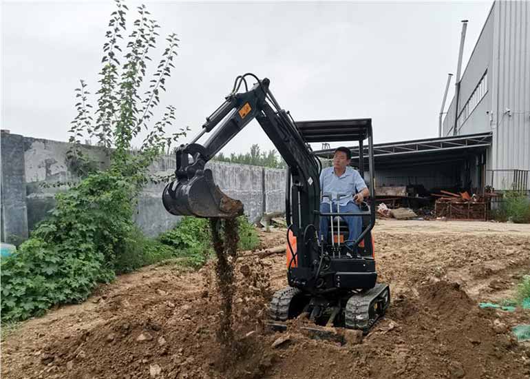 小型挖掘機的百變應用---農業園林建設